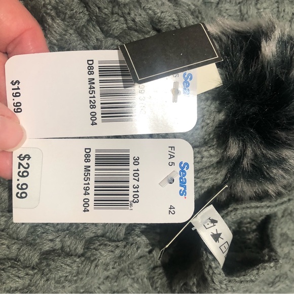 BNWT Chunky Knit Toque and Cowl Neck Scarf - Picture 3 of 5